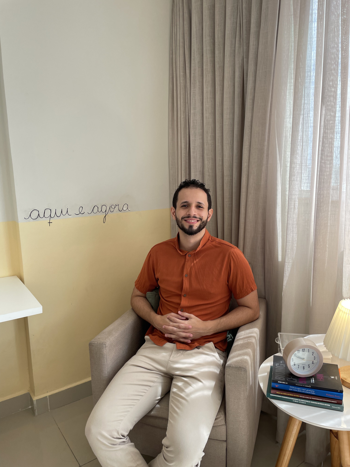 Retrato editorial de Rodrigo Chocrón, psicólogo